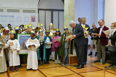 Naumburger Sternsinger zu Besuch beim Hessischen Ministerpräsidenten Volker Bouffier (Foto: Karl-Franz Thiede)